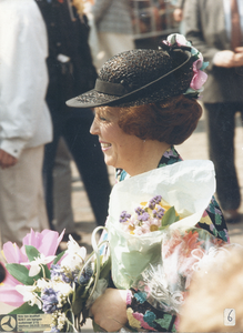 F016487 Bezoek van koningin Beatrix aan Kampen tijdens Koninginnedag.