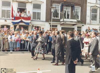 F016491 Bezoek van koningin Beatrix aan Kampen tijdens Koninginnedag.
