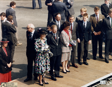 F016498 Bezoek van koningin Beatrix aan Kampen tijdens Koninginnedag.