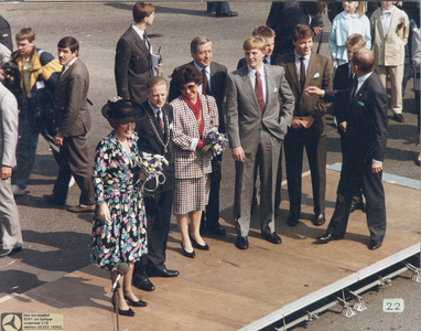 F016499 Bezoek van koningin Beatrix aan Kampen tijdens Koninginnedag.