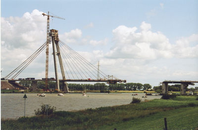 F016650 De Eilandbrug in aanbouw.