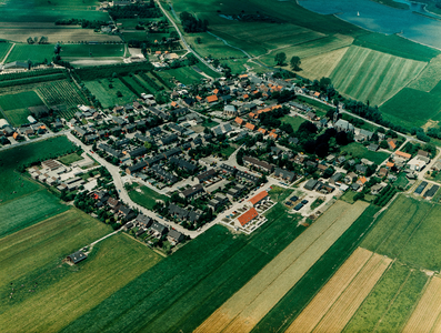  Luchtfoto van het dorp Everdingen