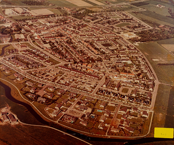  Luchtfoto vanuit het zuidoosten van de bebouwde kom van Odijk