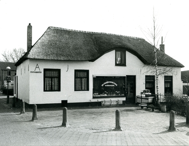  In dit pand uit 1671 werd op 1 maart 1986 bloemenboetiek Werkhoven geopend. Thans is er de Buurtzorg Werkhoven/Odijk ...