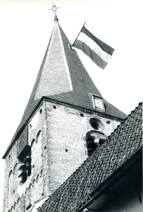  Toren van de NH Sint Stevenskerk aan de Brink. Het is een 12de, begin 13de eeuwse tufstenen toren.