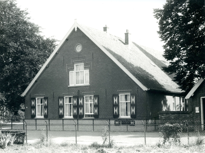  Langhuisboerderij 'Hoevelaar', gebrouwd in 1907 door H.J.K.W. baron van Heeckeren van Enghuizen van Beverweerd, ter ...