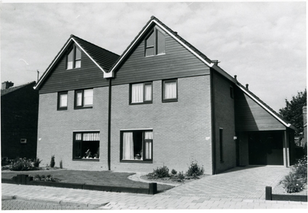 Twee huizen naast elkaar (bouwjaar 1987)