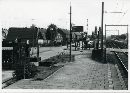 Groeneweg bij spoorwegovergang en station Bunnik