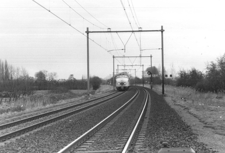  Spoorweg Bunnik met NS treinstel type 'Hondenkop'