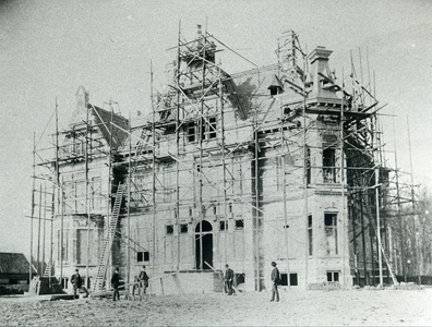  De bouw van 'De Niënhof' in 1893