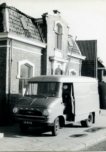  Oude postkantoor hoek Van Hardenbroeklaan - Provinciale weg. Op voorgrond postauto merk Opel en kenteken US-81-35. ...