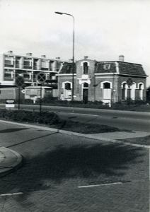  Oude postkantoor hoek Van Hardenbroeklaan - Provinciale weg met links de patat wagen van Van Mourik
