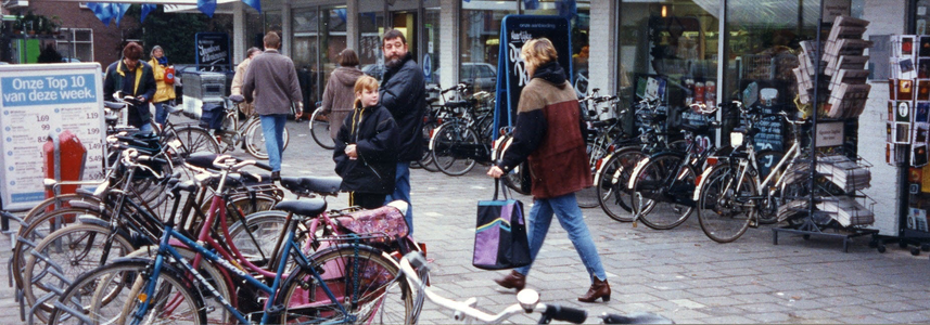  Winkelcentrum 'Rijnwaerde' Van Hardenbroeklaan. Ingang Albert Heijn
