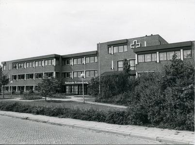  Gebouw Nationale Kruisvereniging. Later werd hier het gebouw 'Rhijnhaeghe' aangebouwd waarin diverse instellingen ...
