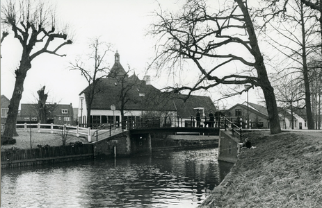 Brug over de Kromme Rijn bij de Witte Huisjes. Vanaf 1928 was achter deze huisjes Brood- en Banketbakkerij Van ...