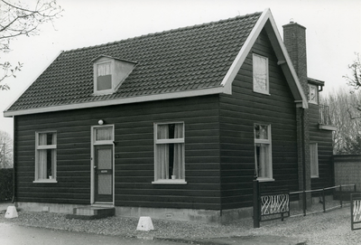  Houten woonhuis, Koningsweg 34, gebouwd in 1924 voor T. Veenbrink. Het huis moest in hout worden uitgevoerd omdat het ...