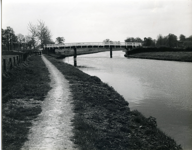  Kromme Rijn met Rijnsoeverbrug gezien vanaf het jaagpad