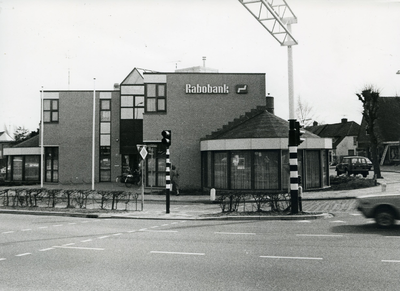  Nieuw kantoor van de RABO-bank, Molenweg 1, geopend op 15 juni 1984
