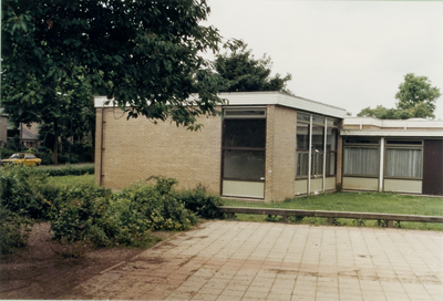  Gedeelte openbare school 'De Bongerd|' gezien vanaf de speelplaats.