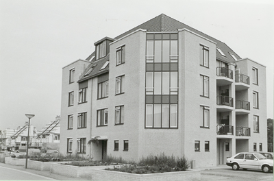  De zogenaamde Urbanvilla (appartementencomplex) op de hoek Singel/Esdoorn/Koekoeksbloem, gezien vanaf de ...