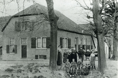  De omstreeks 1700 gebouwde boerderij 'De Rumpst', gelegen aan de Rumpsterweg, werd in het begin van de twintigste eeuw ...