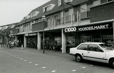  Supermarkt C1000 met bovenliggende woningen.