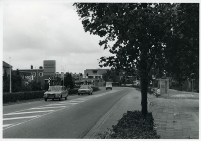  Stationsweg, rechts de bushalte ter hoogte van de Smalleweg en op de achtergrond het kruispunt met de Dorpsstraat/Molenweg.