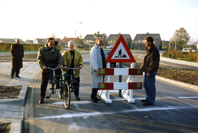  Opening van een gedeelte van de Singel ná reconstructie ter hoogte van Rijneiland. Op een duo-fiets de wethouders drs. ...