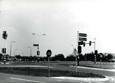  Het kruispunt Werkhovenseweg - Zeisterweg - Burgweg, gezien vanaf de Burgweg.