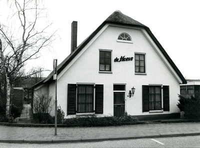  Woonhuis De Hoeve. De heer Muis kocht in 1965 dit huis van de nederlandse-hervormde gemeente en liet het ingrijpend ...