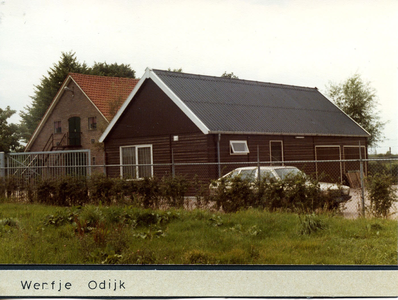  Gemeentewerfje, houten gebouwtje met golfplaten dak nabij boerderij 'Dalenoord'.