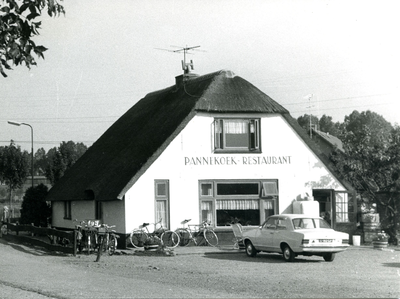  Pannenkoekenrestaurant 'Mijntje'. Het huis werd vroeger bewoond door Janneke, Piet en Gerard van Ettekoven