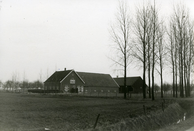  Boerderij 'Veensche Bouwing' (1911), gebouwd in opdracht van H.J.K.J.W. baron van Heeckeren van Enghuizen van ...