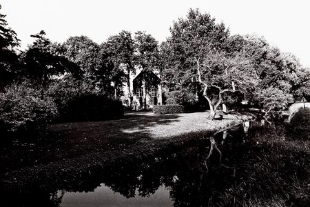  Gezicht over de Langbroekerwetering op de zijgevel van huis Zuylenburg te Overlangbroek