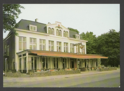  Het Wapen van Rijsenburg met uithangbord boven de ingang.Kleurenfoto.