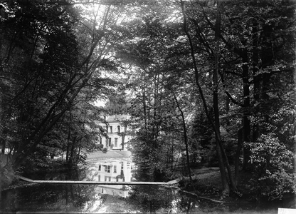  De vijver in het park van de buitenplaats Schoonoord.