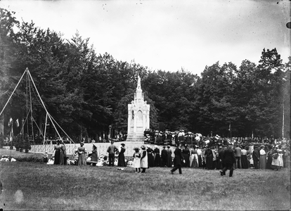  De onthulling van het Schaepman-monument.
