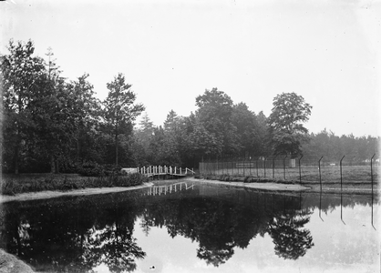  Hertenkamp en vijver voor De Reehorst.