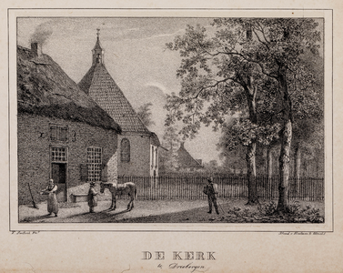  Gezicht in het dorp Driebergen met omheinde kerk en een huis en enkele personen op de voorgrond