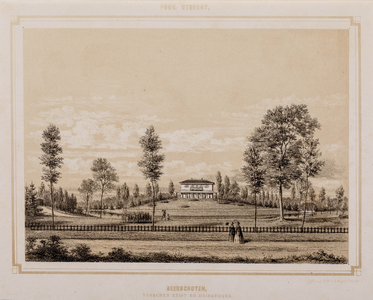  Gezicht, over een tuin met hekwerk en enkele wandelaars, op de voorgevel van huis Beerschoten te Driebergen-Rijsenburg