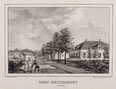  Gezicht in het dorp Driebergen met een straat en enkele huizen en een huis en drie personen op de voorgrond