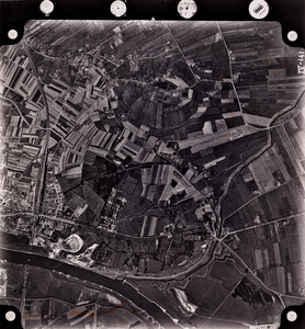  Luchtfoto van Rhenen (nr. IV-141)