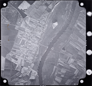  Luchtfoto vanuit het westen op Elst en de Rijn (nr. III-92)