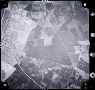  Luchtfoto vanuit het oosten op Elst (nr. II-III)