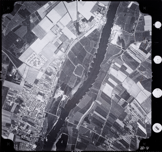  Luchtfoto vanuit het westen op Elst en de Rijn (nr. III-91)