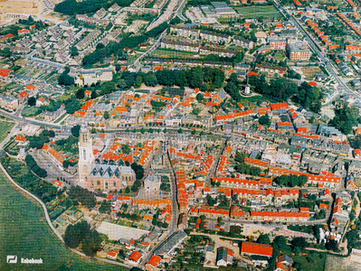  Luchtfoto vanuit het zuidoosten op de stad Rhenen