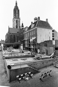  Restauratie van het Oude Raadhuis en de fundering van het noodpostkantoor op de Markt