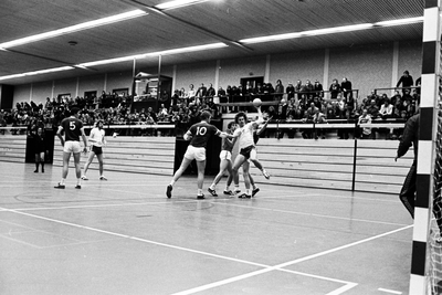  Rhenense handbal Club (RHC) in het Gastland rechts van nr 5 Wim van Buytenen
