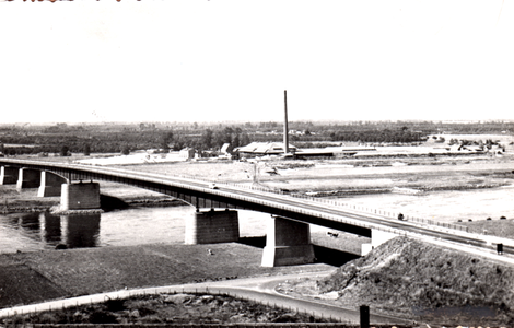  Zicht op de rijnbrug richting Betuwe