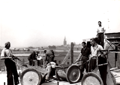  Storten van het zuidelijk landhoofd